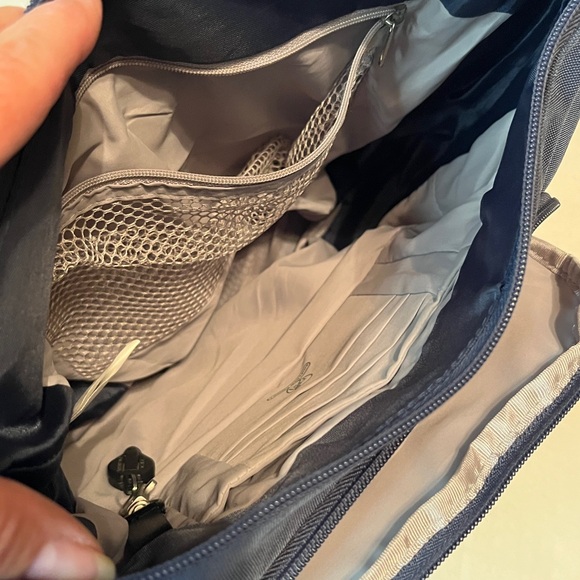 Travelon Anti-Theft Classic Crossbody Bucket Bag - Picture 2 of 5